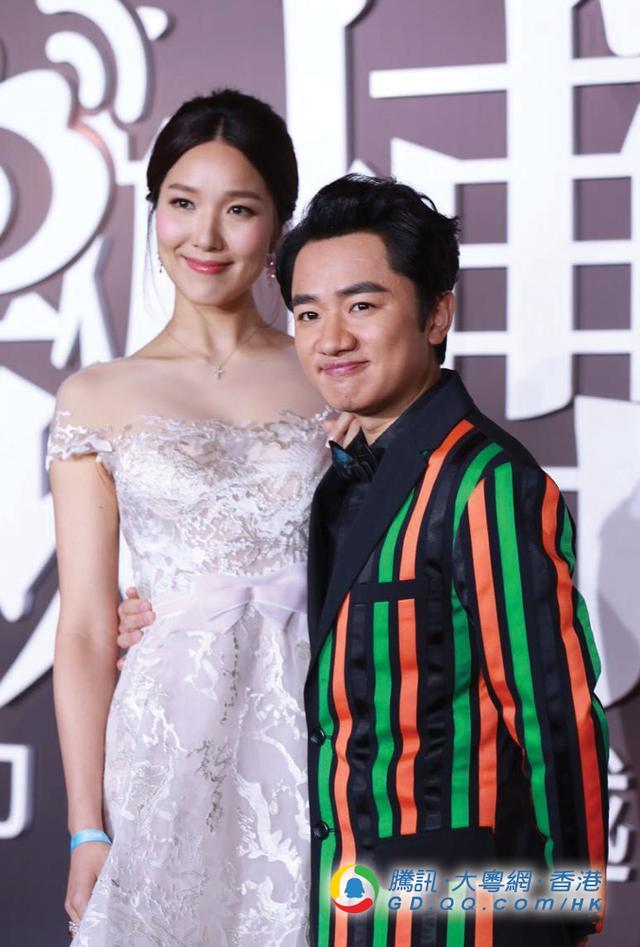 李亚男不时为老公王祖蓝下厨,绝对是入得厨房出得厅堂.