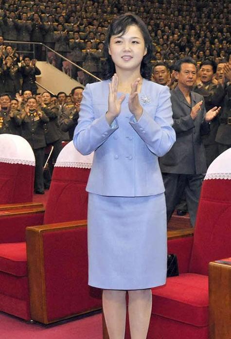而今成为朝 鲜最有权势的女人,李 雪主让无数朝鲜女人羡慕.