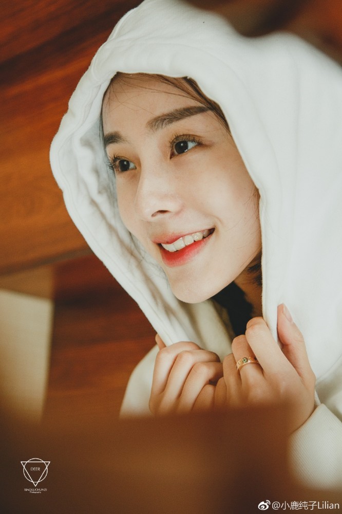 短发v短发:靓丽的美女素颜美女生活照写真,一丝h漫美女图片