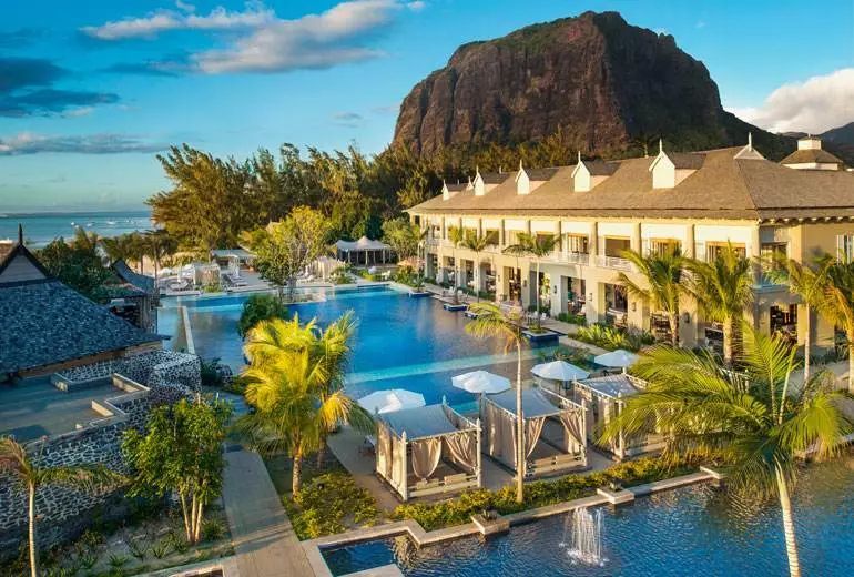 2018最新免签国家清单,中国护照再升值!白本也