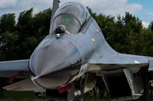 歼10B的光电雷达比歼11B更好,一处小改动换来