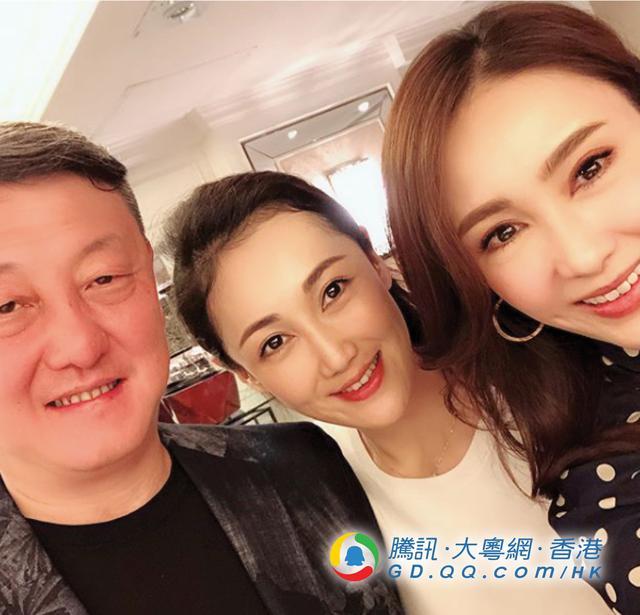 46岁黎姿与39岁韩磊妻 谁比较美?