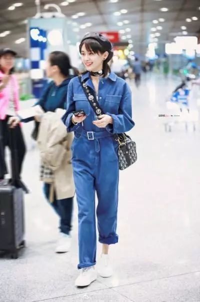 撞衫陈慧琳,网友:一个穿成九分裤,一个裤脚卷两