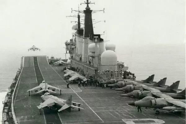 英军战机作战半径不长不被看好 却击落21架战