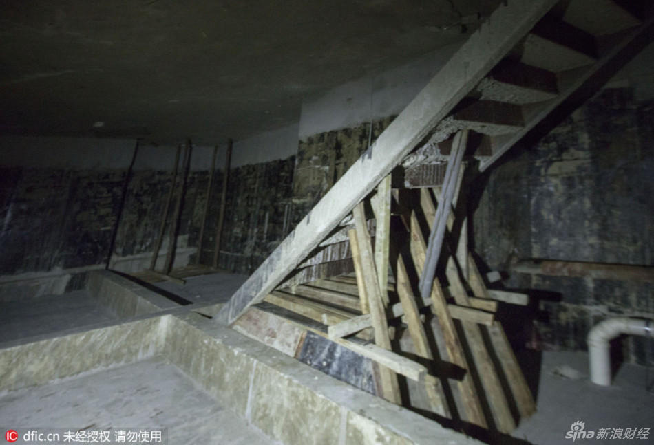 万科楼盘多个门市房因私挖地下室 被查封责令