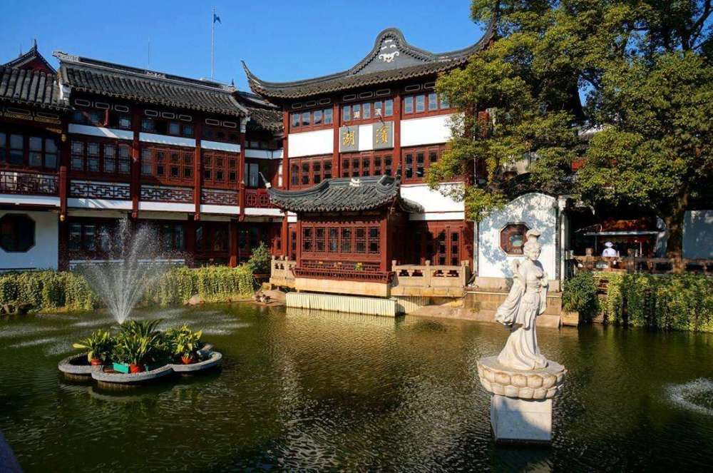 是著名的江南古典园林,闻名中外的名胜古迹和游览胜地.