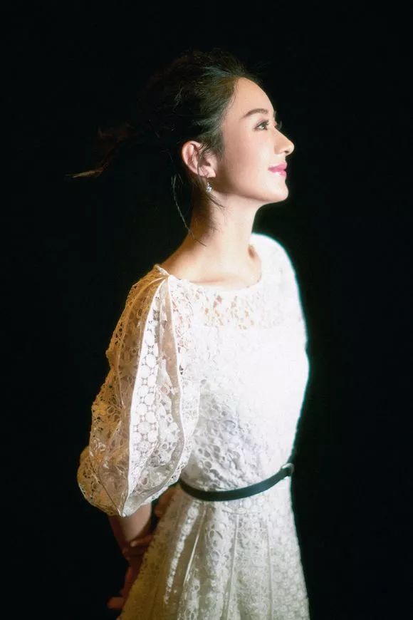 吴亦凡赵丽颖甜蜜拥抱,粉丝取名凡间颖火,有