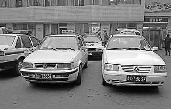 从高铁拦门到泼妇摔狗:各行各业都有人渣,但教