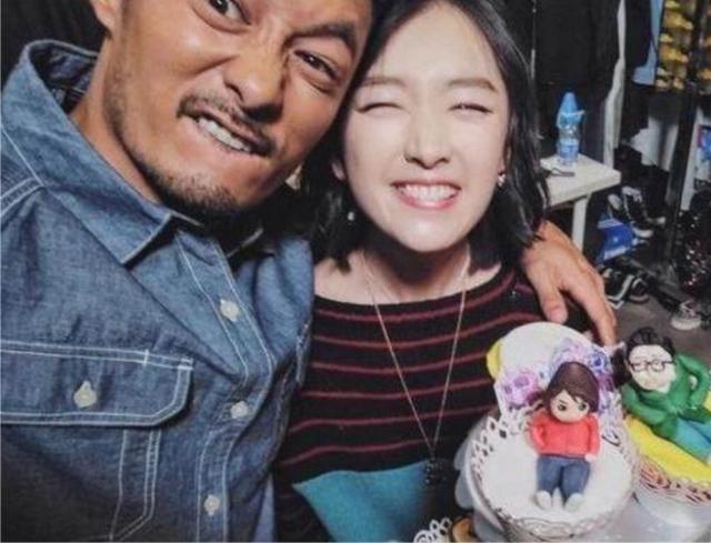 上次因为余文乐,这次因为曾志伟,周冬雨的热搜有点尬