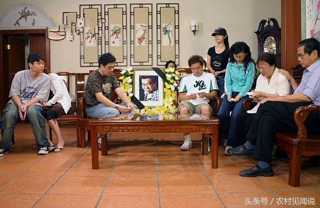 广东周星驰,外来媳妇本地郎的二哥,44岁去世,万人送别