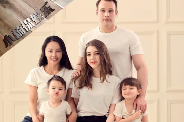 41岁马雅舒全家近照,混血儿女颜值高,13岁继女