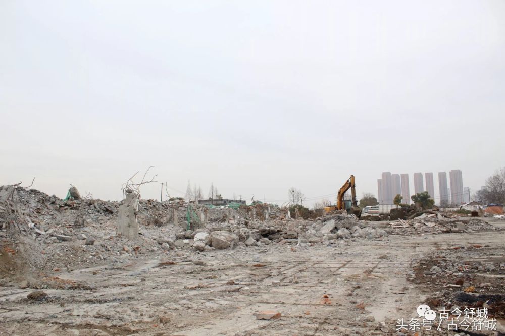 安徽合肥:冬雪初晴工事忙 直击瑶海区化工厂老