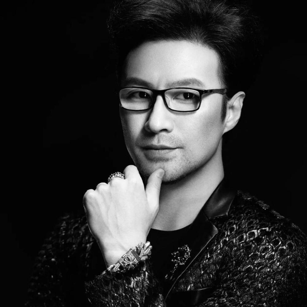 汪峰:黑框眼镜和章子怡是他人生的半壁江山,摇滚歌王的"峰"芒