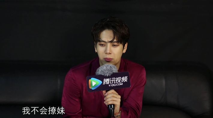 衣服秀肌肉为一体的潮音发布会,急需蔡文姬给