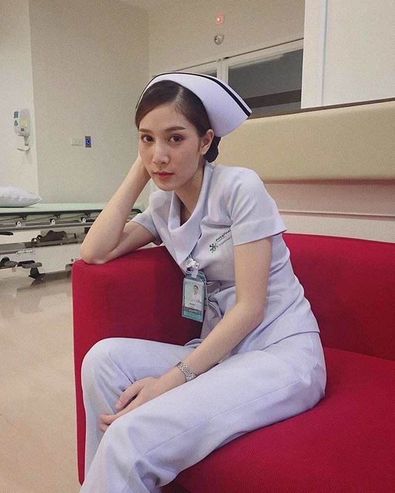 泰国最美的漂亮小护士,鹅蛋脸型笑容甜美看一眼就难以
