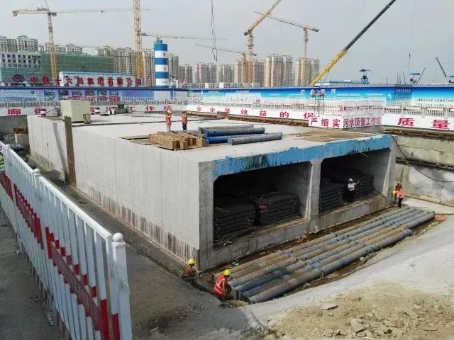 其为整个工程中最关键工序,管廊6标施工断面尺寸则为全线最大,难度