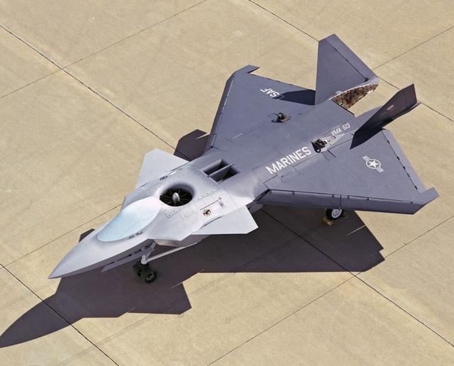 歼20和一款美国战机高度相似 20多年前就已亮