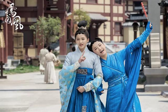 关晓彤妖艳造型引像缝纫机 演外放公主不好意