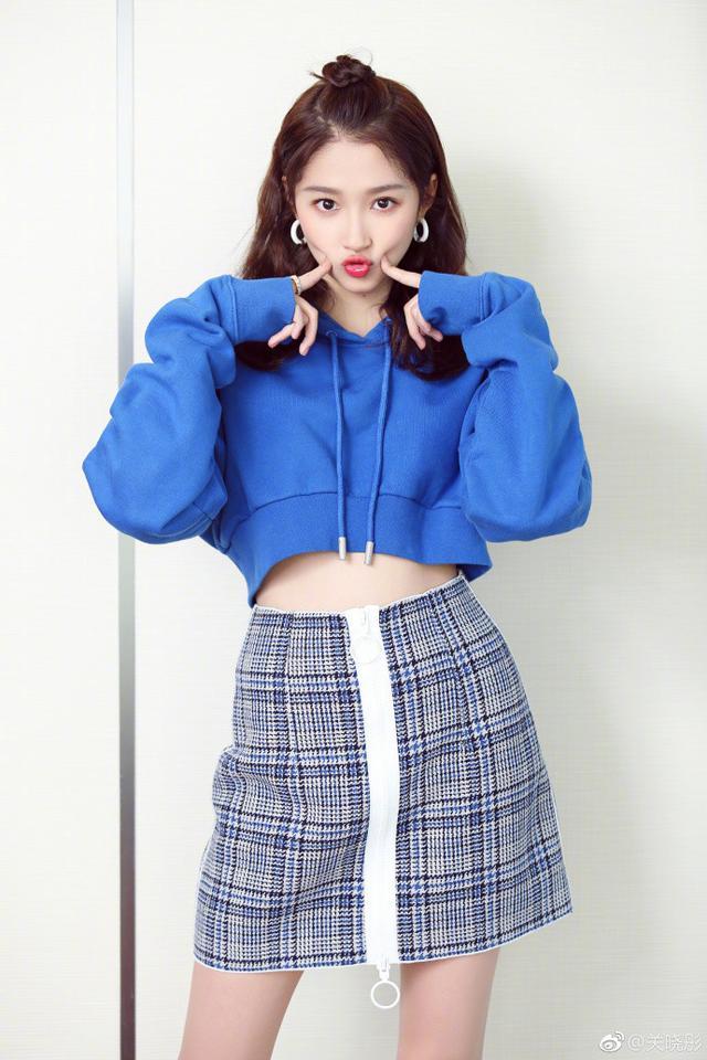 关晓彤妖艳造型引像缝纫机 演外放公主不好意