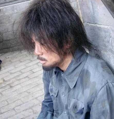 盘点娱乐圈男星乞丐装,黎明最帅周渝民最像,最酷的是他