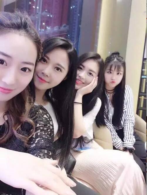 爆笑gif:司机师傅也是个有故事的人,我有酒,前面停一停