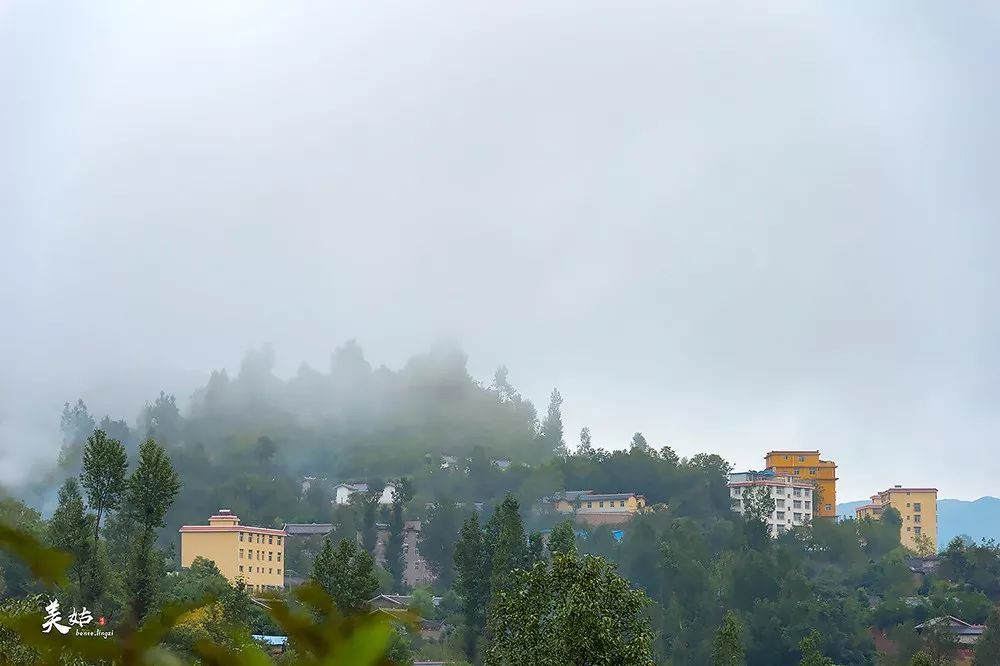 美姑县位于凉山彝族自治州东北部,地处大凉山黄茅埂西麓.