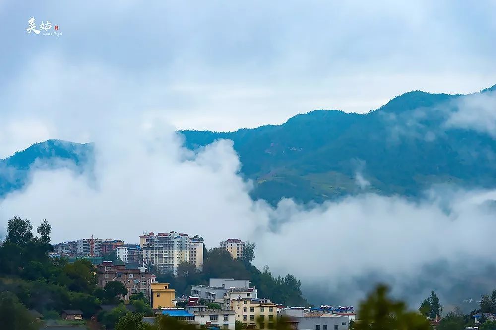 美姑县位于凉山彝族自治州东北部,地处大凉山黄茅埂西麓.