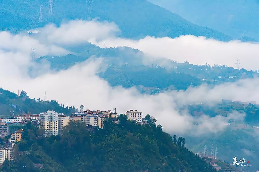 美姑县位于凉山彝族自治州东北部,地处大凉山黄茅埂西麓.