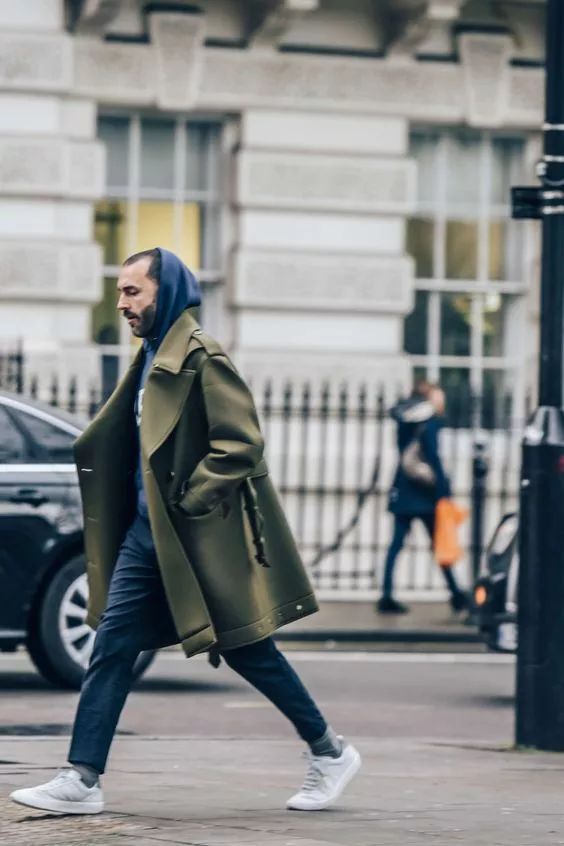 一起来欣赏一下穿大衣的男生多有型,这是