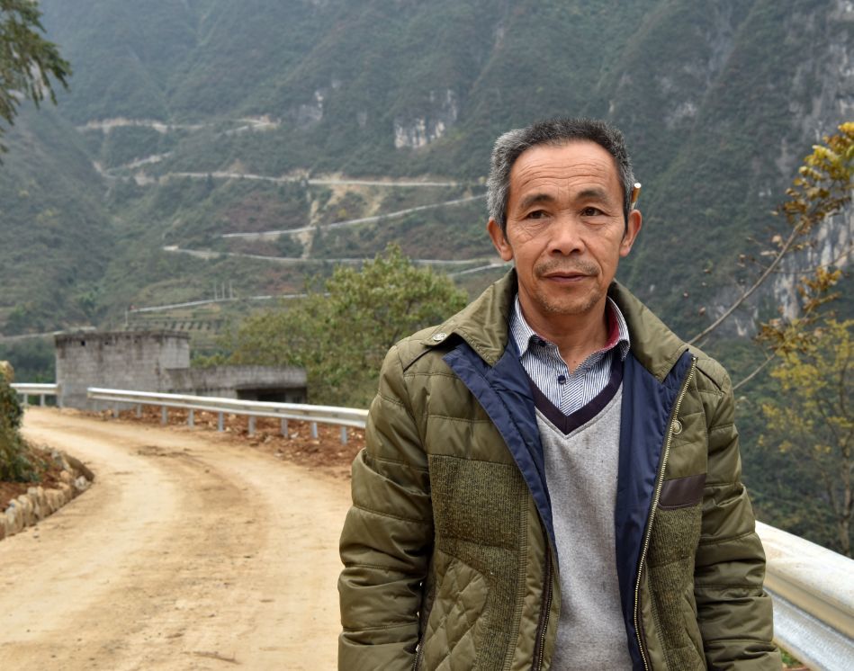下庄修路壮举昭示的岂止是精神——巫山下庄村采访札记
