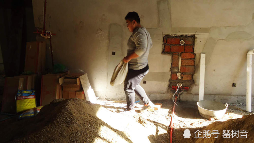 3岁女孩患重病 16岁哥哥缀学工地搬砖救妹