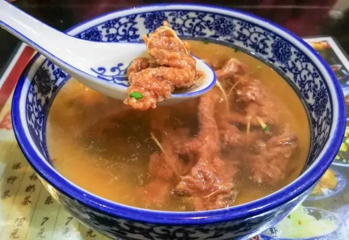 图丨cyy ▼我叫泉州,有一种汤叫牛肉羹