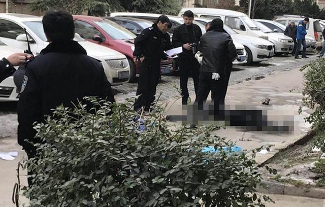 今天中午十二点多,西安长乐小区内发生了一起坠楼事件,一名男子高层