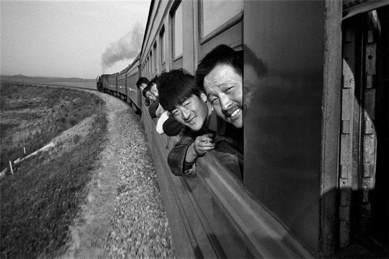 90年代拍摄的绿皮火车:每一张都熟悉,但又如此
