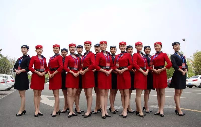 同学们一直以高度的责任心,良好的组织纪律性和不怕吃苦的精神积极