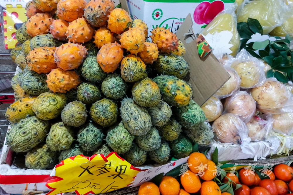 阳朔街头水果店里的几种从没见过的水果,一样买一个来