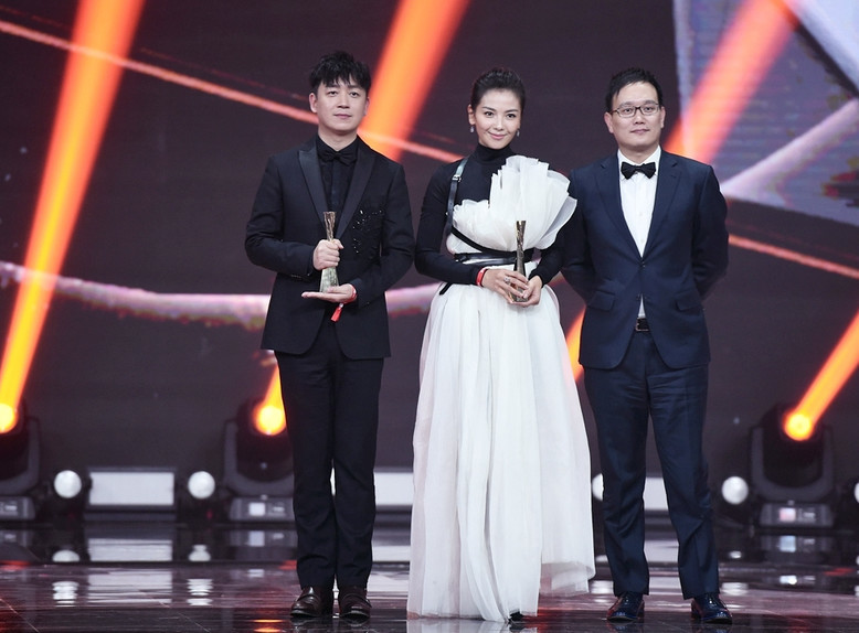微博之夜现场 刘涛潘粤明获年度实力演员荣誉可谓是不