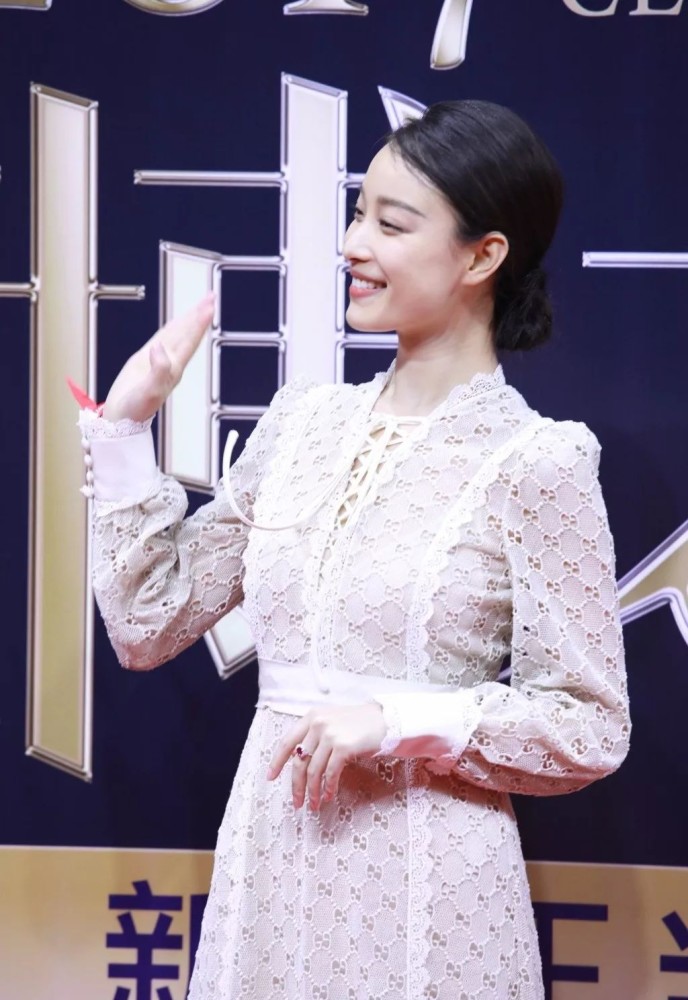 杨幂刘诗诗杨颖倪妮同框PK,穿60万礼服的大幂