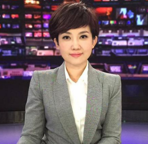 她是辽宁台最年轻主持人,24岁进入央视,39岁至今未嫁