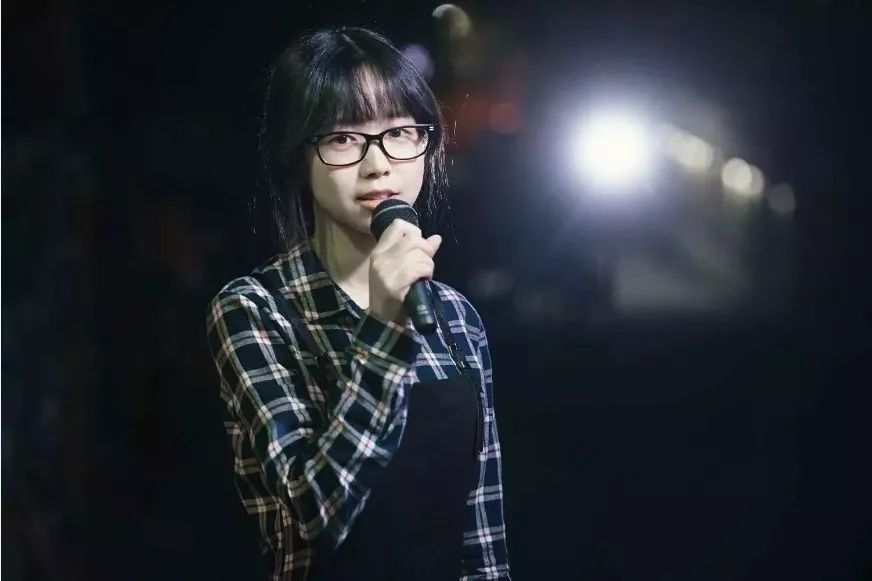 这个海大姑娘火了!保研复旦拿下国奖颜值还逆