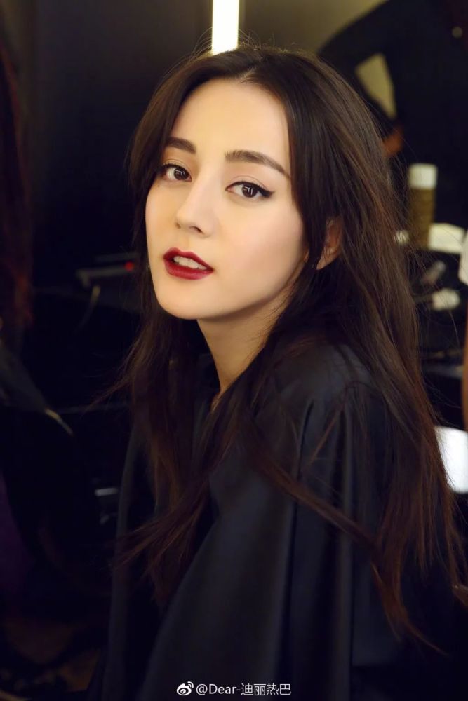 2018年最火的女明星,倪妮郑爽娜扎都比不上她