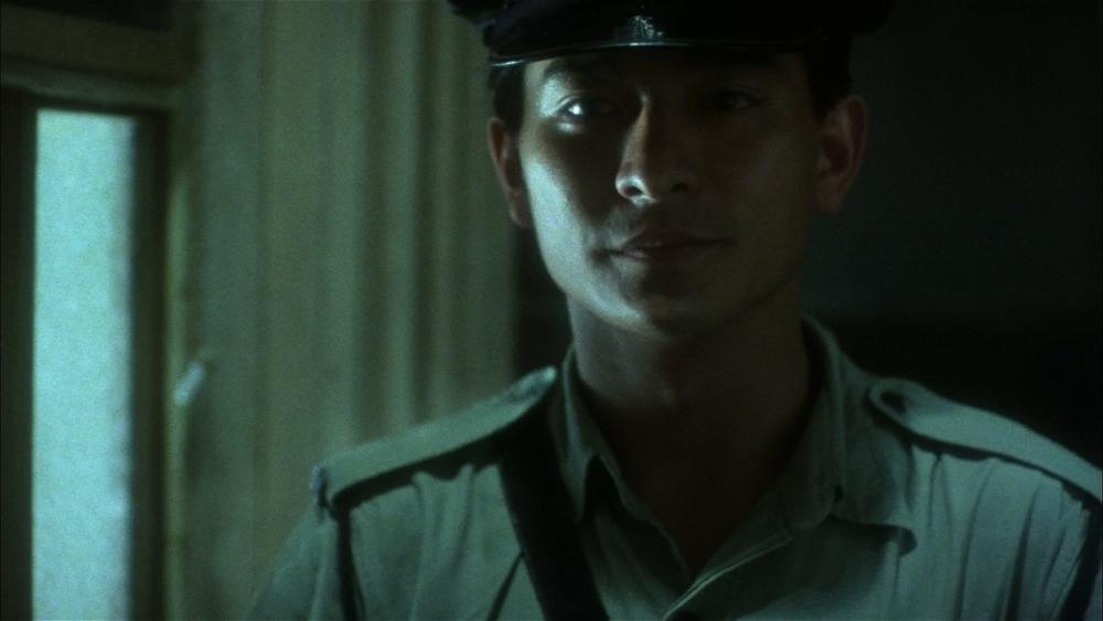 王家卫的《阿飞正传》,刘德华饰演一位暗恋苏丽珍的警察超仔.