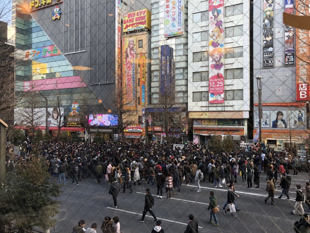 《pop子和pipi美》面具发放活动因人数过多被中止