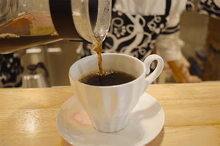 咖啡与茶:一些研究发现,过量摄取咖啡和茶可促进钙的排泄,导致骨质