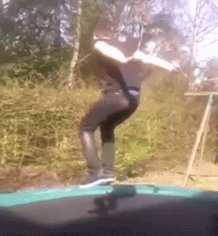 搞笑gif笑话段子:吃我一记佛山无影脚