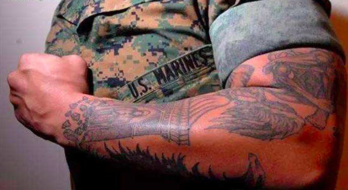 美国大兵满身的纹身都能参军,为什么中国军人