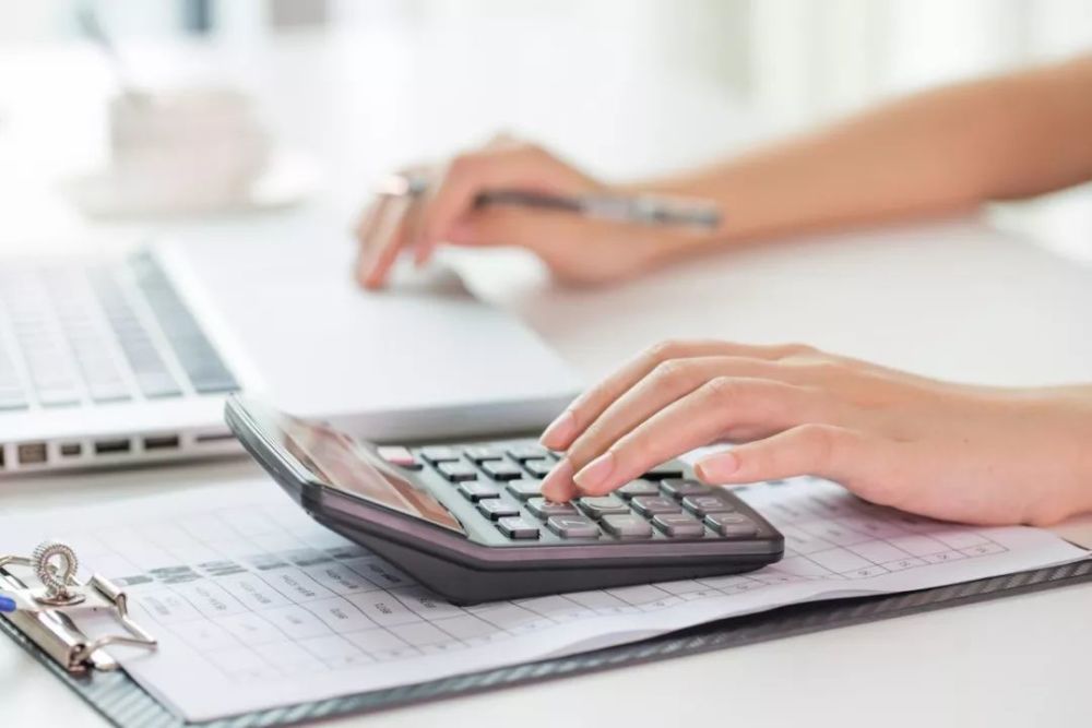 爆款基金东方红睿泽限购1万元 券商人士支招这