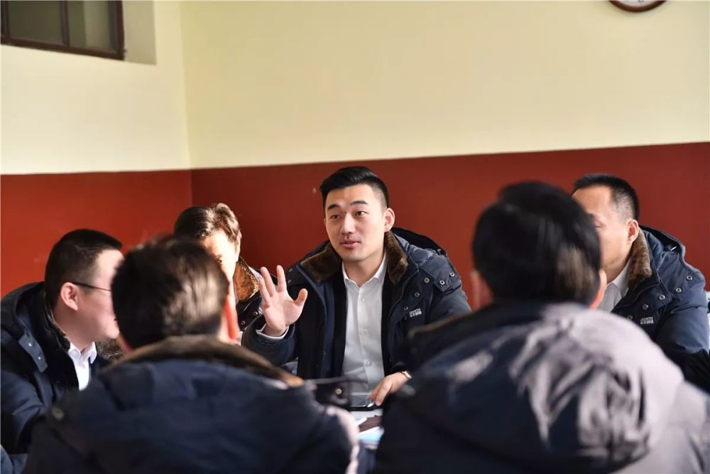 告诉你一个真实的中天钢铁少帅董力源:爱长跑也爱撸串