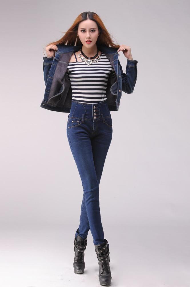 S型身材紧身牛仔裤美女,气质清纯,迷人微笑!