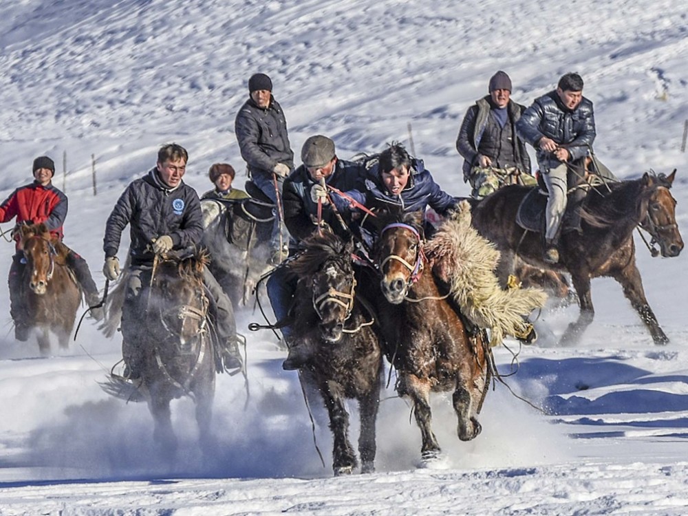 天山深处 中国哈萨克族牧民扔保持原生态生活方式